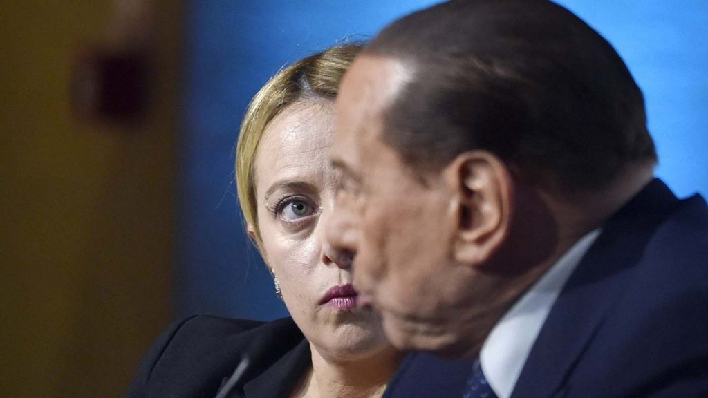 Vuelven los cruces entre Meloni y Berlusconi a horas de la formación del nuevo Gobierno