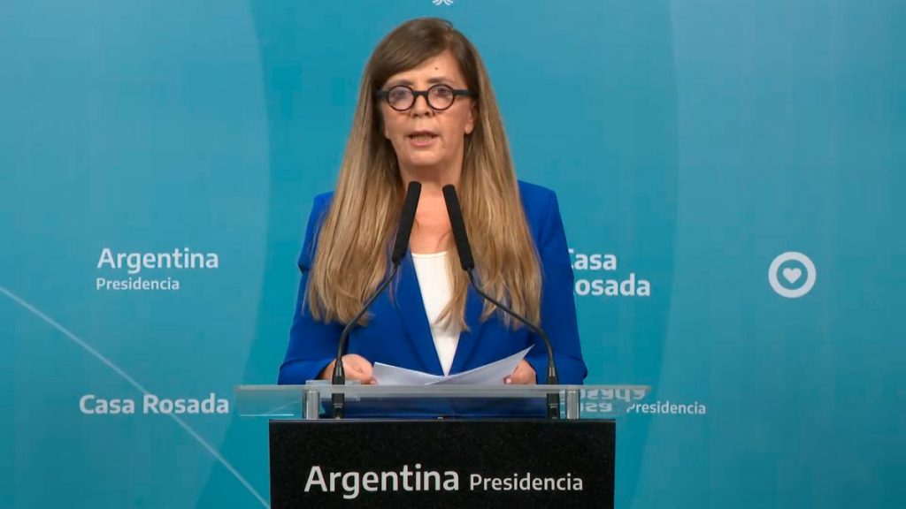 Cerruti llamó a la oposición a «sentarse a debatir y no extorsionar a la sociedad»