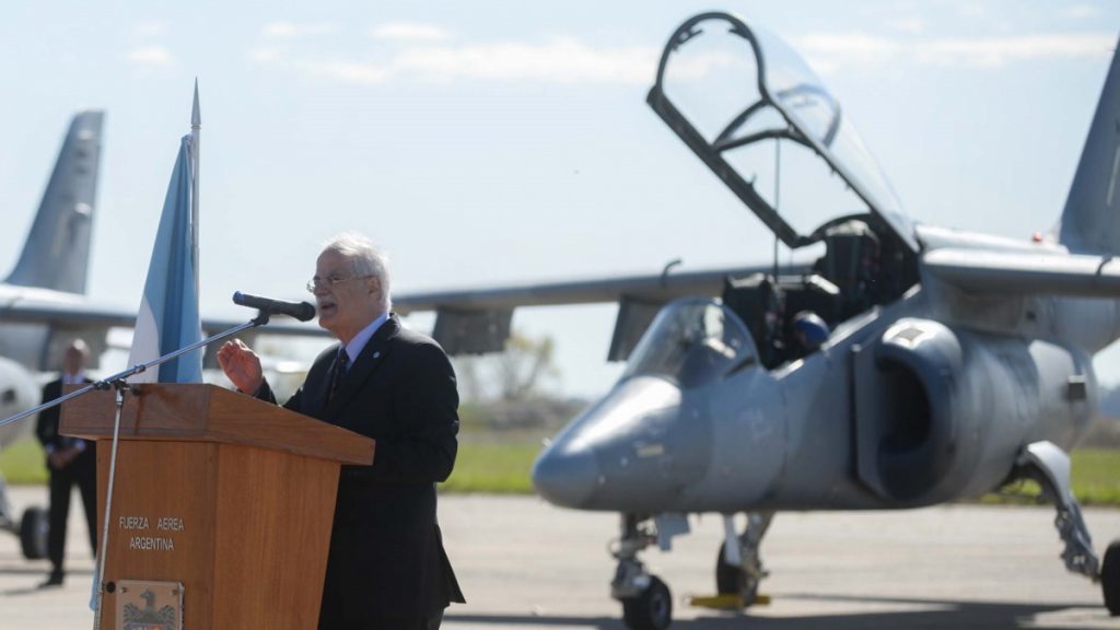 Taiana y el jefe de la Fuerza Aérea presentarán aviones modernizados