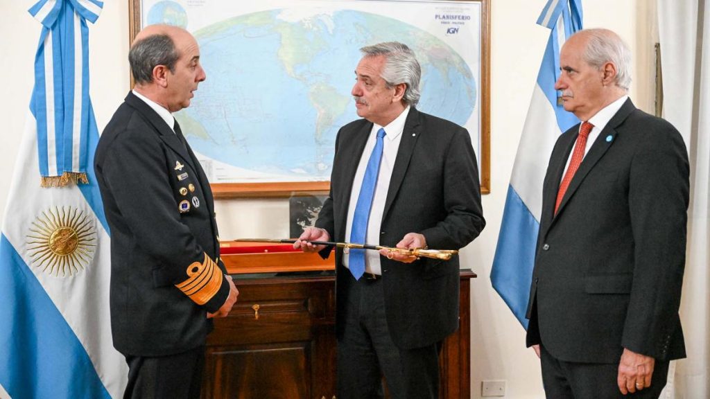 Fernández anunció un proyecto de ley que actualiza la carrera militar