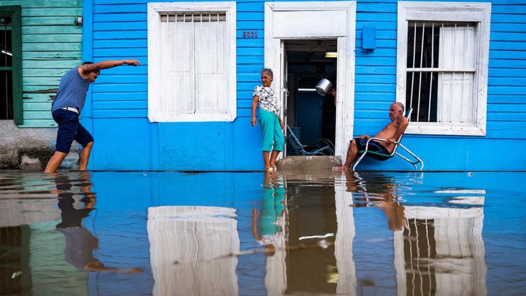 La tormenta tropical Idalia se convirtió en huracán, y se acerca a Florida
