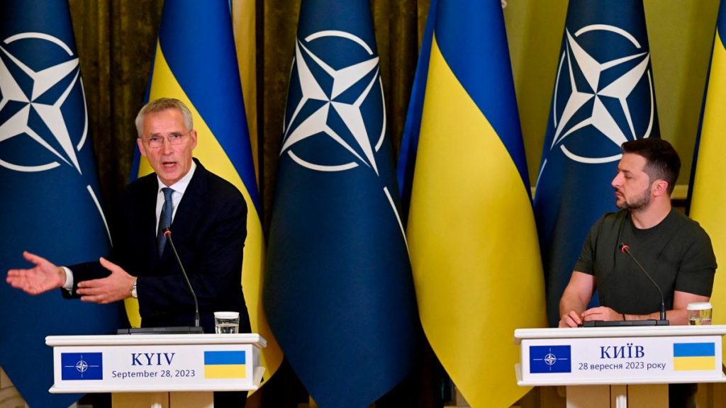 Zelenski reclamó más armas en una visita sorpresa a Kiev del jefe de la OTAN