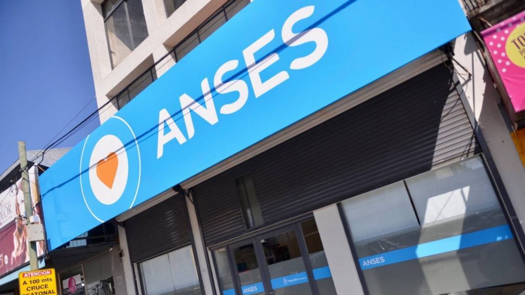 Aumentaron el Presupuesto en más de $95.000 millones para salarios y subsidios