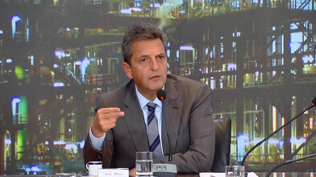 Massa: «Habrá un paquete muy grande de desembolsos en agosto y un adicional en noviembre»